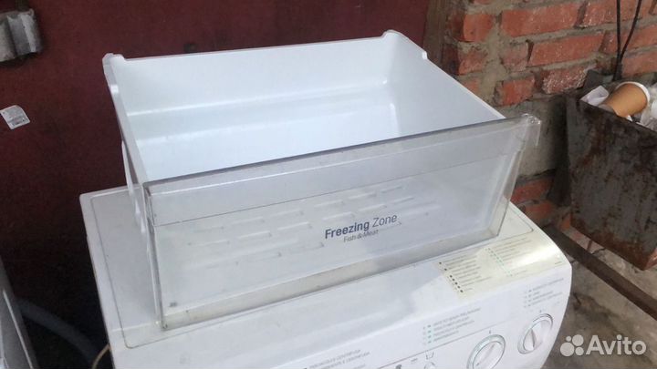 Средний ящик морозильной камеры холодильрика LG