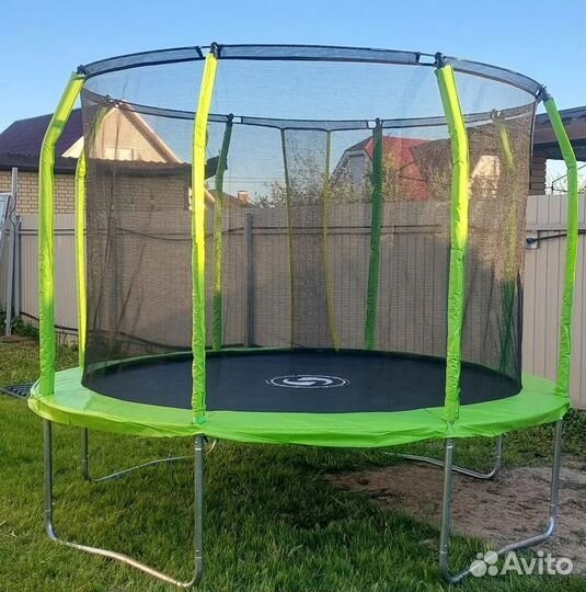 Батут с защитной сеткой