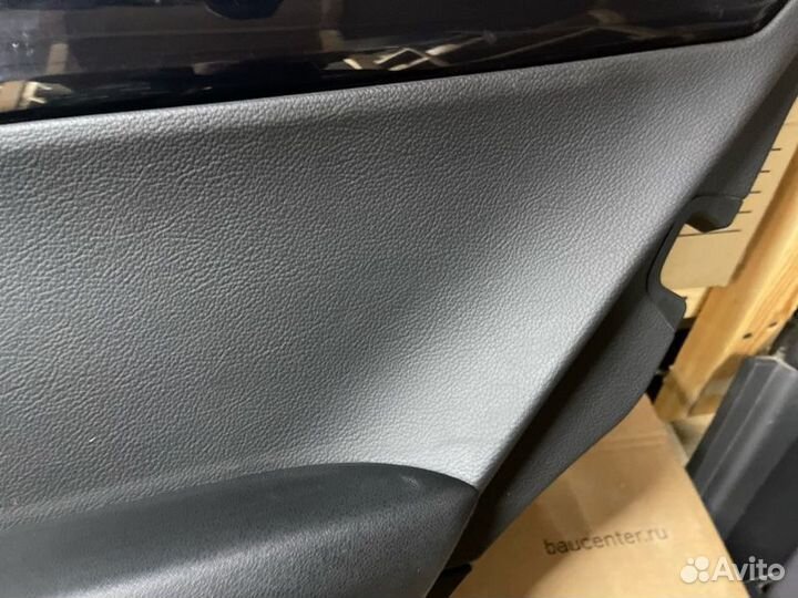 Обшивка боковой двери задняя правая Mercedes-Benz