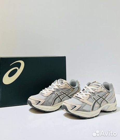 Кроссовки женские Asics
