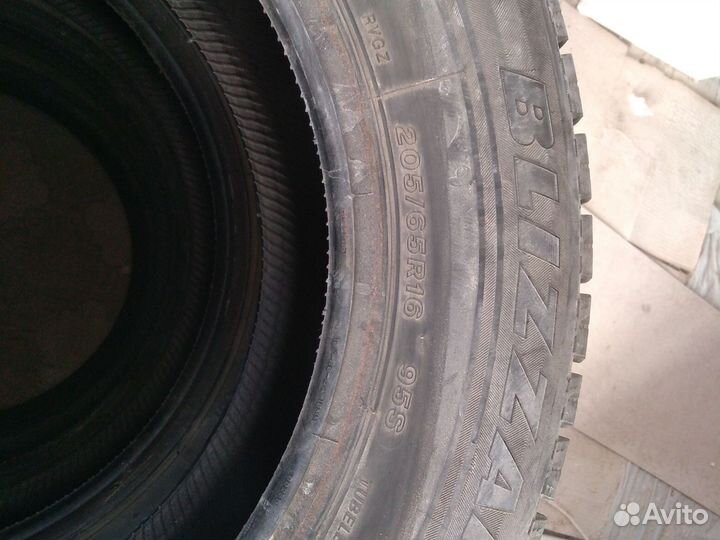 Bridgestone Blizzak Revo GZ 205/65 R16