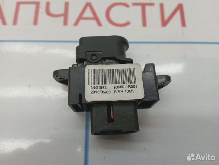 Кнопка стеклоподъемника Hyundai Solaris 93581-1R001