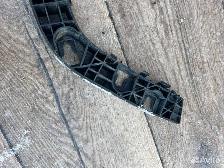 Крепление бампера заднее левое Hyundai Sonata