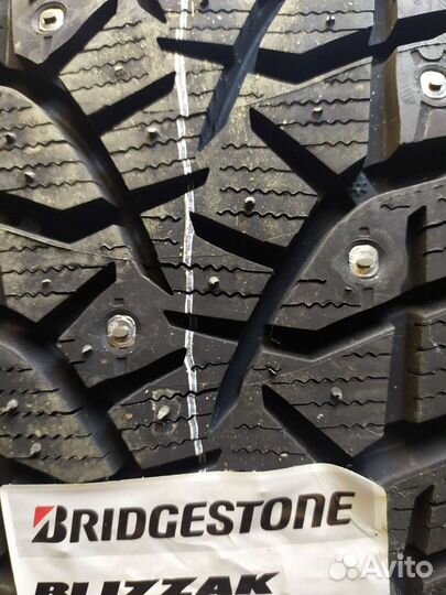 Bridgestone Blizzak Spike-02 SUV 235/65 R17