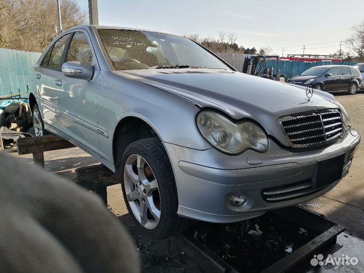 В разборе Mercedes-Benz C-Class W 203