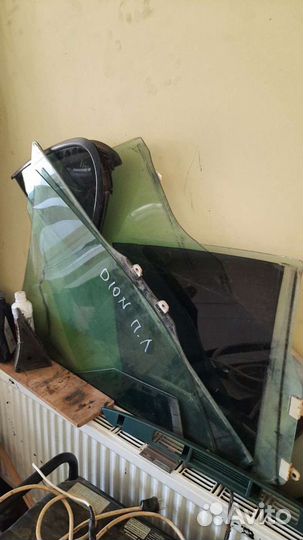 Mitsubishi dion стекло передней левой двери