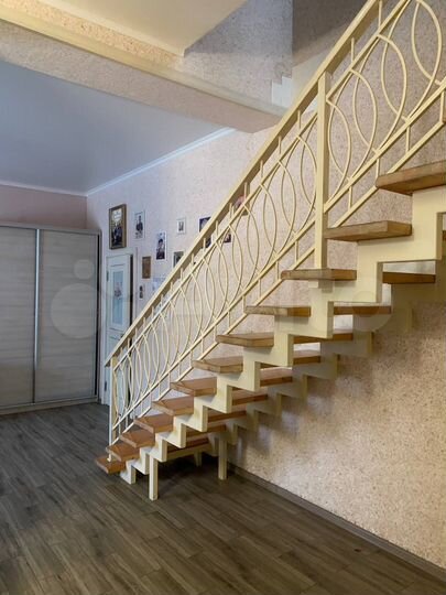 Дом 187 м² на участке 8,5 сот.