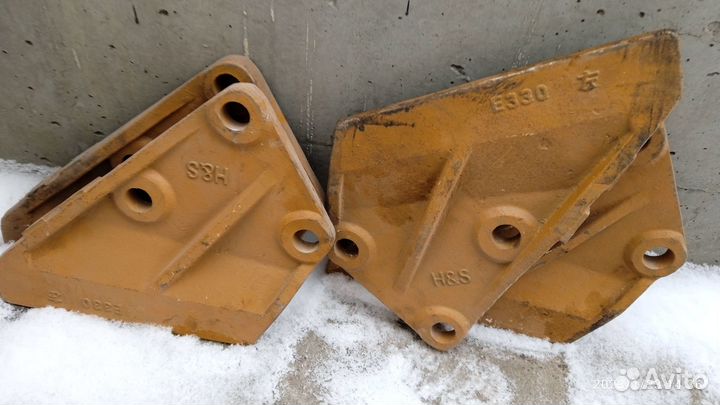 Бокорез 2021233/32 для ковша экскаваторов Hitachi