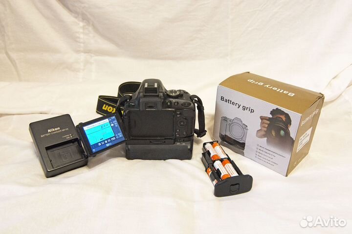Nikon D5100 (body) с батарейной ручкой