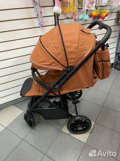Коляска прогулочная люкс мом
