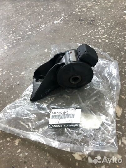 Подушка двигателя L09739040