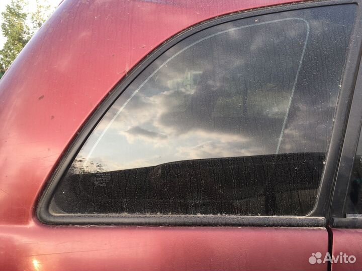 Toyota rav 4 2004 стекло глухое правое заднее