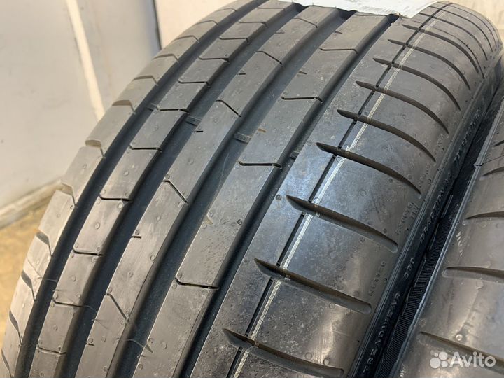 Pirelli P Zero PZ4 245/45 R18 и 275/40 R18