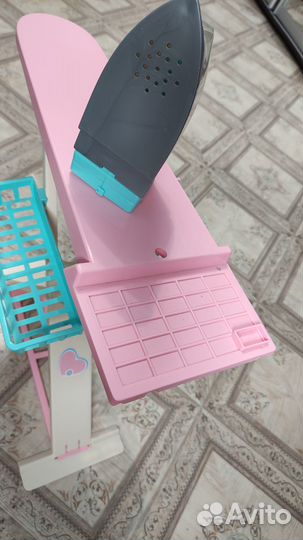 Гладильная доска с утюгом 