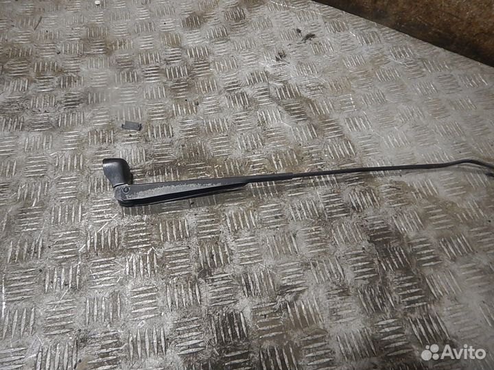 Поводок стеклоочистителя передний правый, Renault