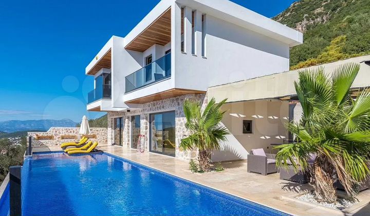 Дом 250 м² на участке 9 сот.