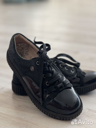 Полуботинки для девочки лаковые