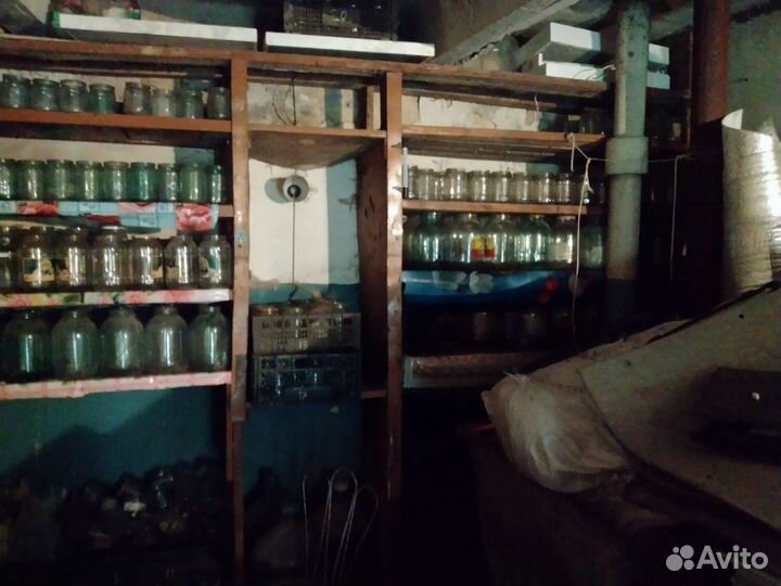 Бутыли и банки