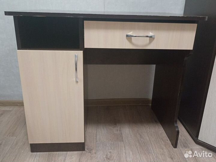 Письменный стол для школьника