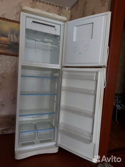 Холодильник indesit