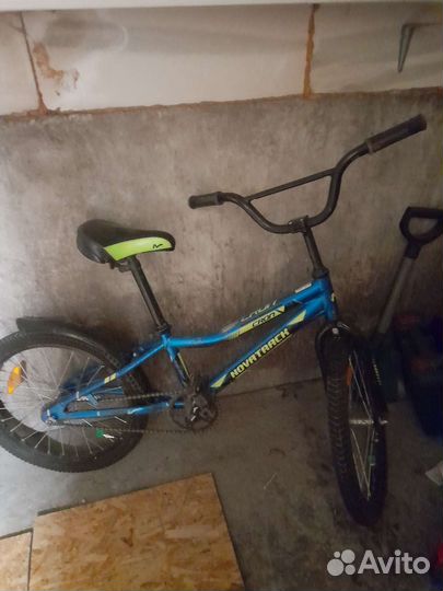 Велик покоцан лопнутая камера