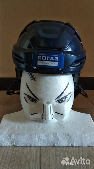 Хоккейный шлем