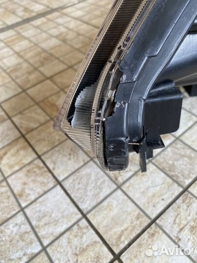 Правая передняя фара на Mitsubishi Outlander XL