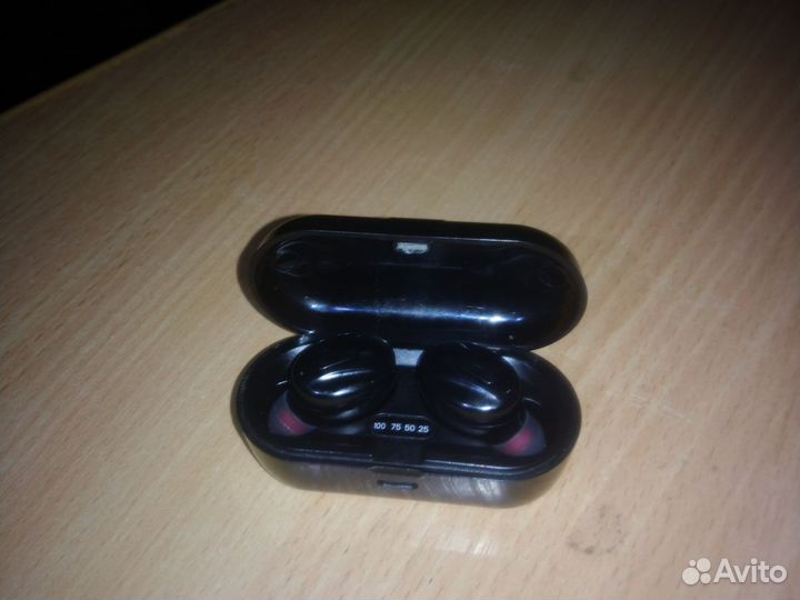 Китайская калонка и наушники