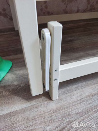 Детская кроватка с маятником и матрасом