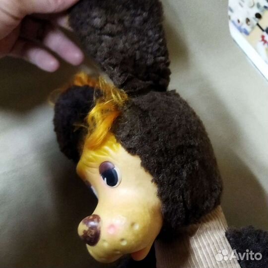 Плюшевая собака с резиновым лицом