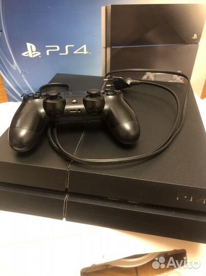 Игровая приставка PS4