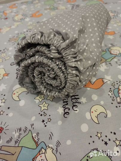 Простынь на резинке в детскую кроватку