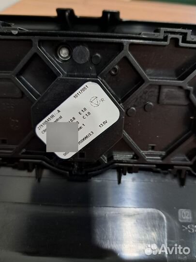 Блок управления климатом Renault Arkana 275105451R