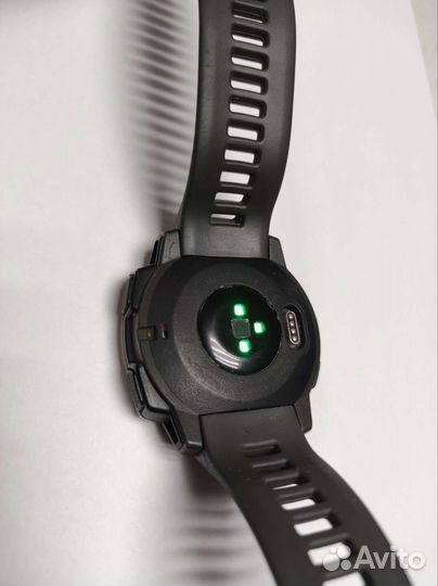Умные часы Garmin instinct