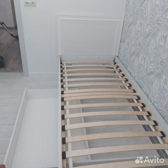 Кровать