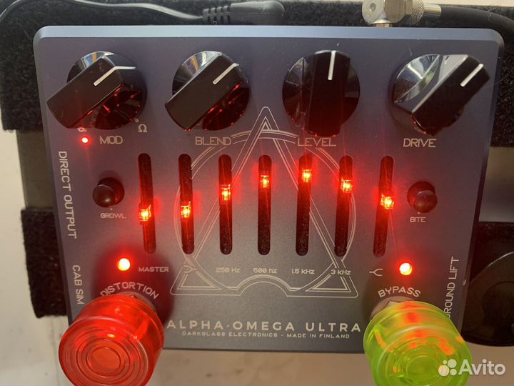 Darkglass Alpha Omega Ultra + Pedalboard