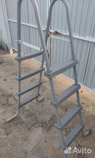 Лестница для бассейна