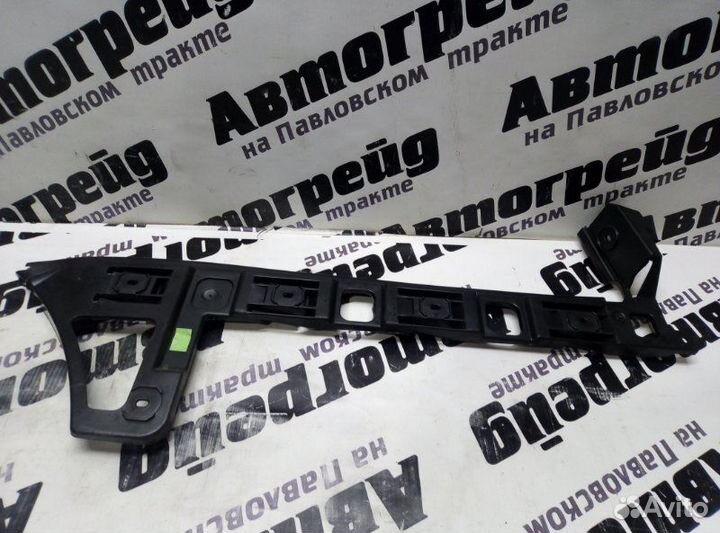 Крепление бампера заднее правое Volkswagen Passat