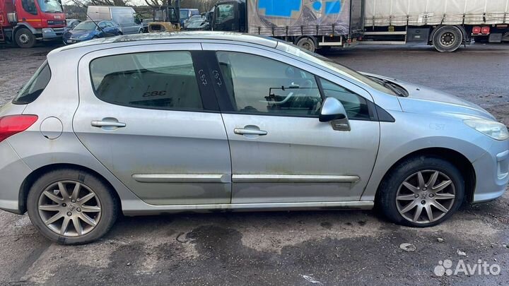 В разборе на запчасти Пежо 308