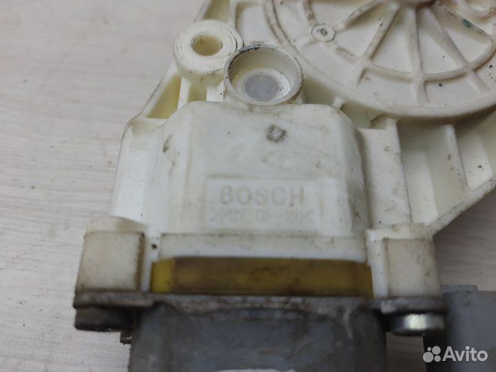 Моторчик стеклоподъемника передний левый левый Kia