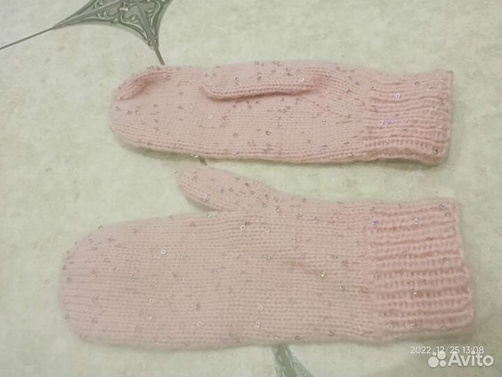 Варежки женские