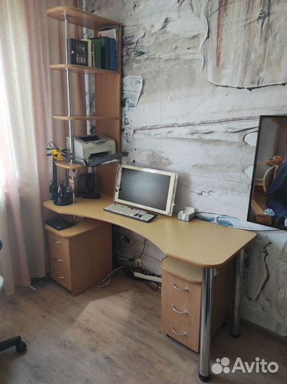 Письменный стол