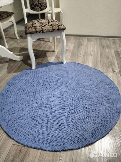 Ковер круглый вязанный крючком