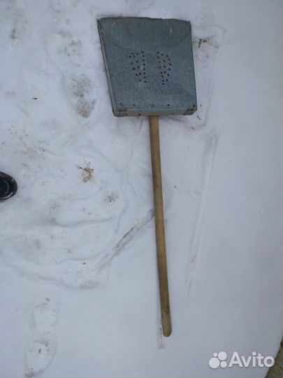 Скрепер и лопата для уборки снега