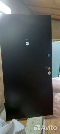 Дверь входная металлическая от застройщика