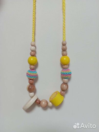 Слингобусы из можжевеловых бусин