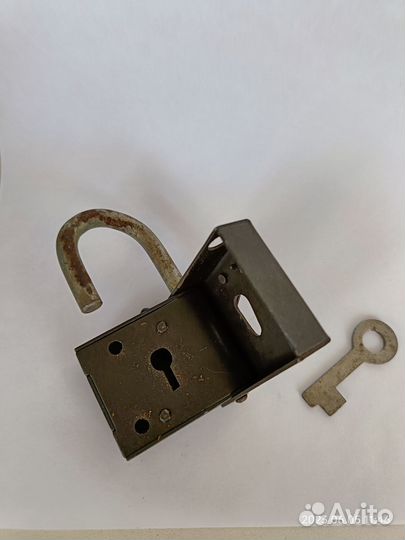 Замок навесной с контролем (СССР)