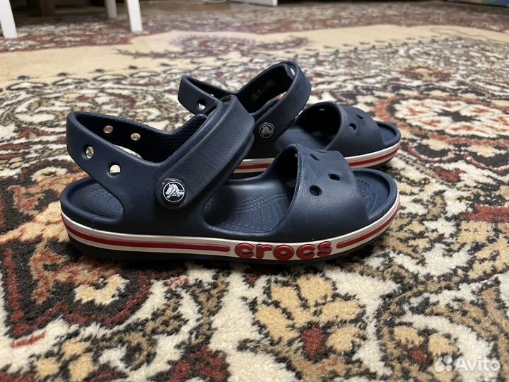 Продам сандалии Crocs для мальчика размер 31-32