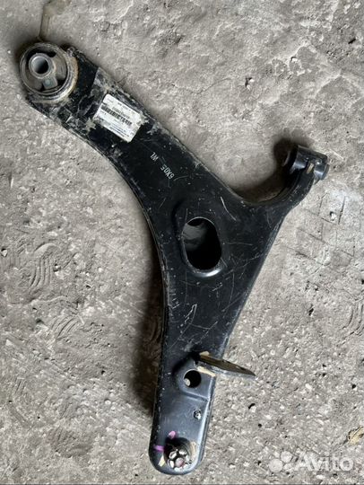 Рычаг передний левый 20202XA01B