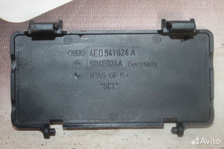 Крышка блока предохранителей Audi A8 D3